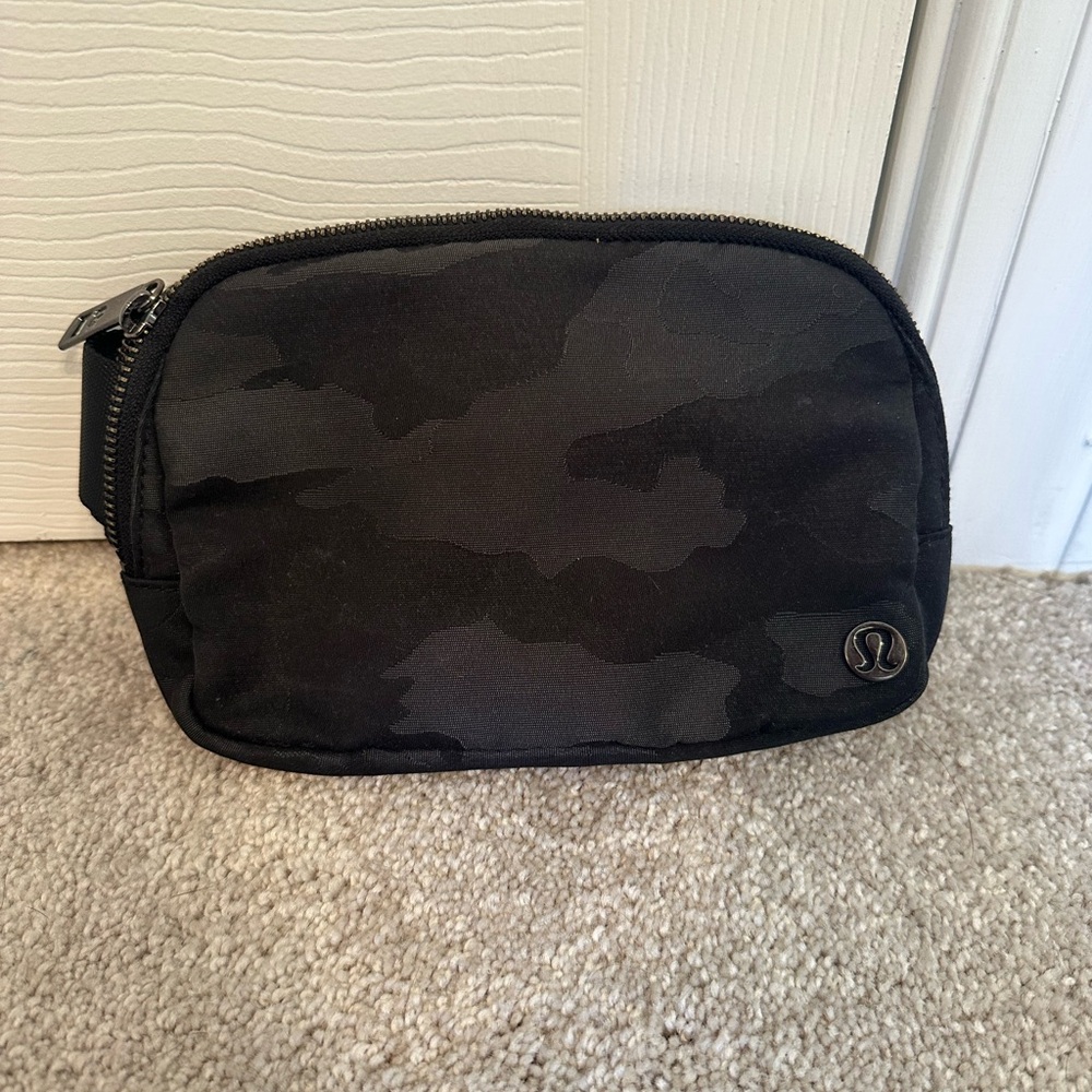 Lululemon Black Camouflage Everywhere Belt Bag
